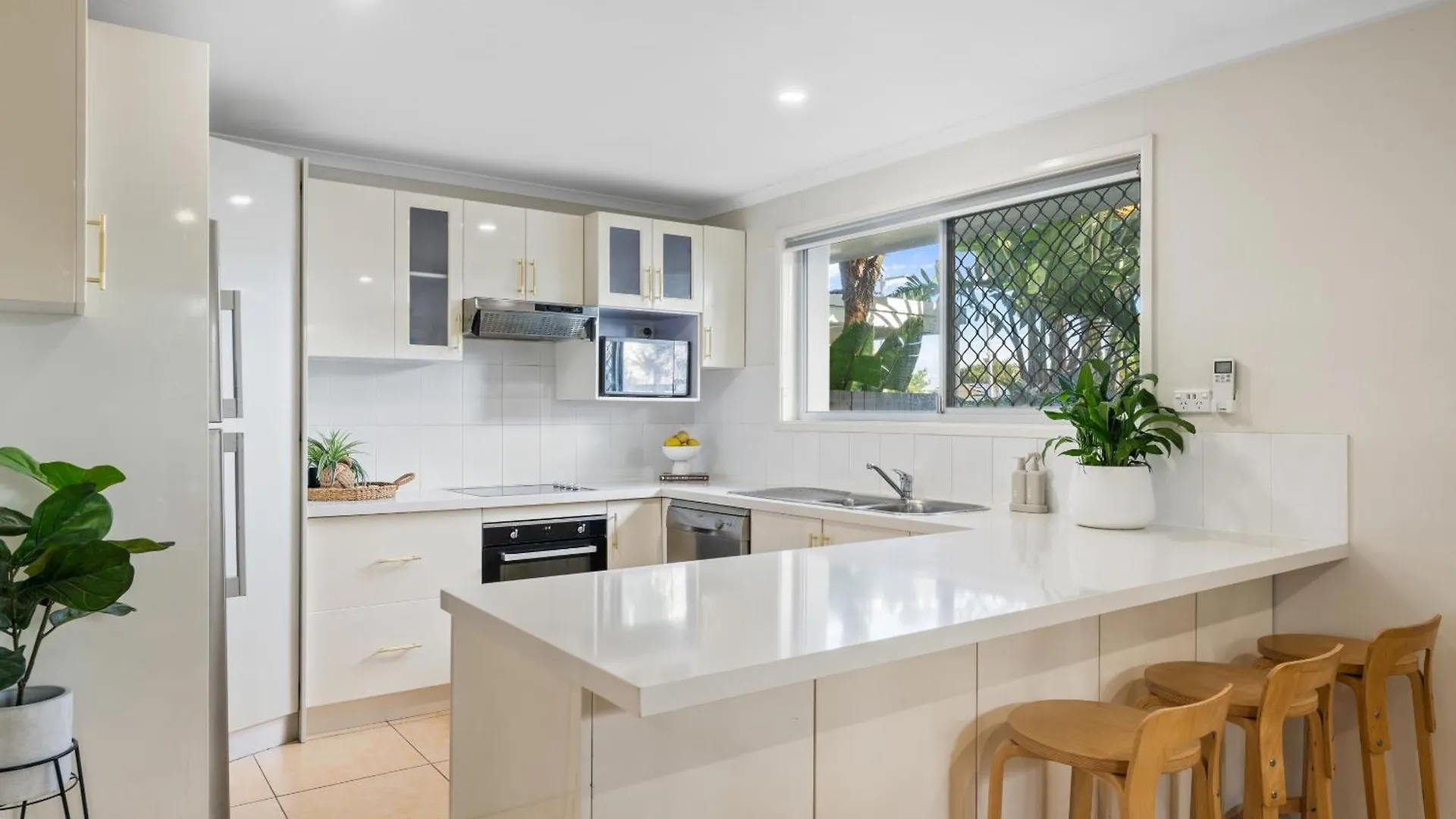 Dom wakacyjny Willa Sunshine Coast Beach House - 2 Mins Walk To Beach Parrearra