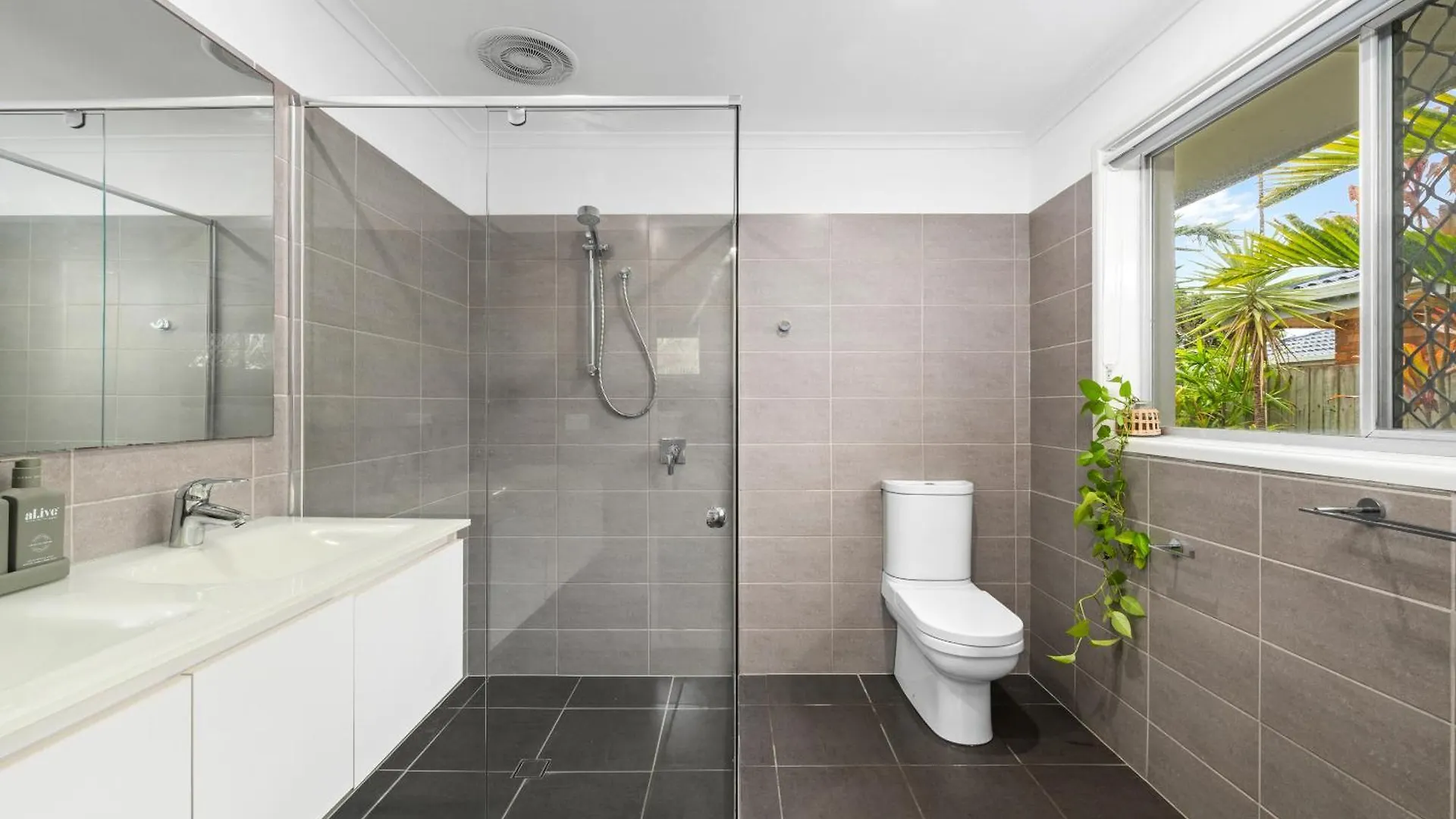 Willa Sunshine Coast Beach House - 2 Mins Walk To Beach Parrearra Australia