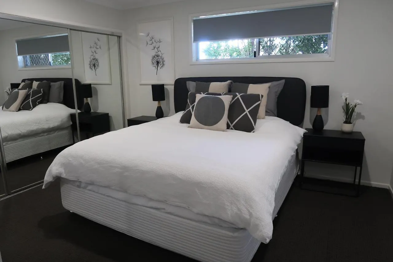 Sunshine Coast Beach House - 2 Mins Walk To Beach Villa Parrearra Holiday home