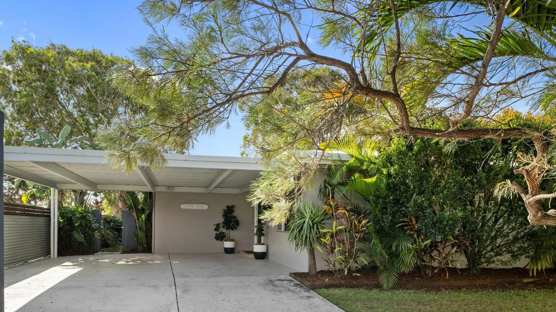 Sunshine Coast Beach House - 2 Mins Walk To Beach Villa Parrearra Australia